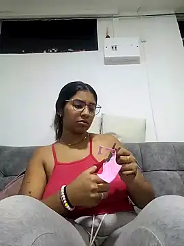 Snapshot of Sofythom1 chatting on 10/25/25, 01:35 Sofythom1 online show from 10/25/25, 01:35