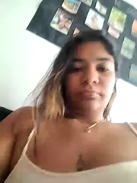 Snapshot of Sofythom1 chatting on 11/11/25, 01:00 Sofythom1 online show from 11/11/25, 01:00