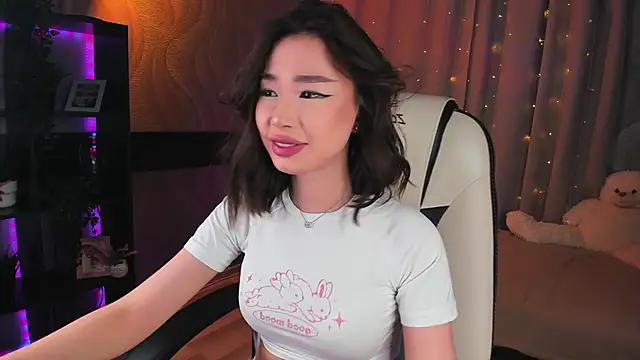 Snapshot of sensualily chatting on 03/08/25, 05:01 sensualily online show from 03/08/25, 05:01