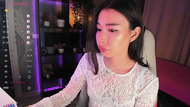 Snapshot of sensualily chatting on 09/14/25, 04:28 sensualily online show from 09/14/25, 04:28