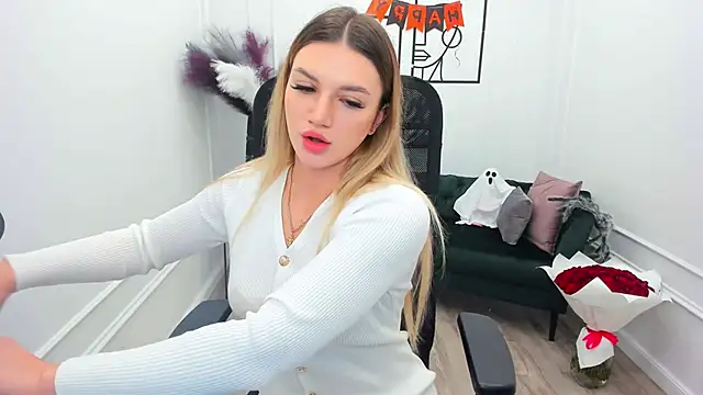 SelenaeMoore online show from 10/25/25, 07:41