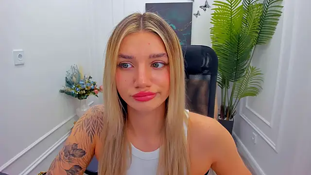 SelenaeMoore online show from 11/21/25, 04:11