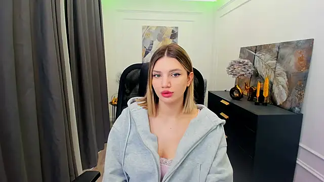 SelenaeMoore online show from 04/05/26, 03:36