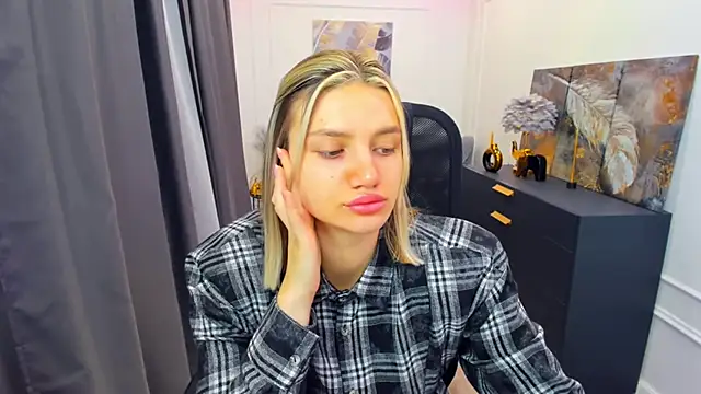 SelenaeMoore online show from 04/25/26, 03:42