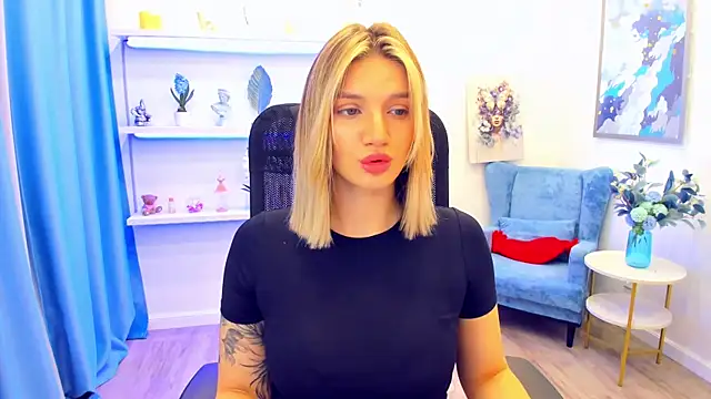Snapshot of SelenaeMoore chatting on 05/16/26, 06:50 SelenaeMoore online show from 05/16/26, 06:50