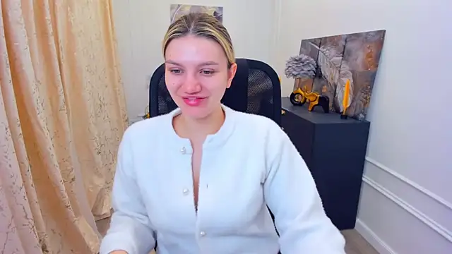 Snapshot of SelenaeMoore chatting on 05/29/26, 03:48 SelenaeMoore online show from 05/29/26, 03:48