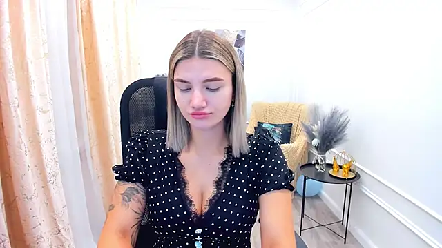 Snapshot of SelenaeMoore chatting on 06/09/26, 03:40 SelenaeMoore online show from 06/09/26, 03:40