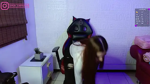 Snapshot of Layla_castilloo chatting on 02/05/25, 08:14 Layla castilloo online show from 02/05/25, 08:14