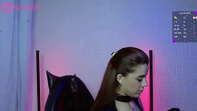 Snapshot of Layla_castilloo chatting on 02/06/25, 05:09 Layla castilloo online show from 02/06/25, 05:09