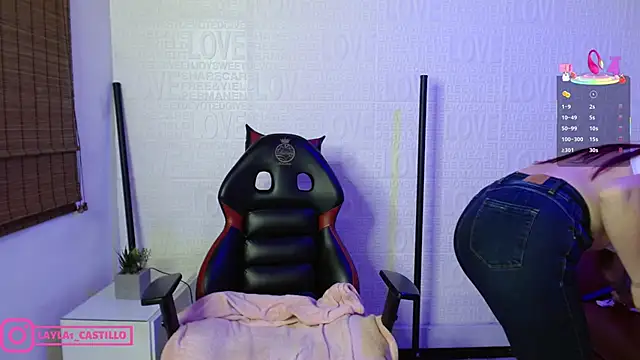 Snapshot of Layla_castilloo chatting on 03/15/25, 07:16 Layla castilloo online show from 03/15/25, 07:16