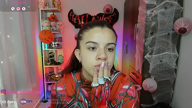 Snapshot of Layla_castilloo chatting on 10/14/25, 01:56 Layla castilloo online show from 10/14/25, 01:56