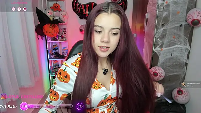 Snapshot of Layla_castilloo chatting on 10/17/25, 02:15 Layla castilloo online show from 10/17/25, 02:15