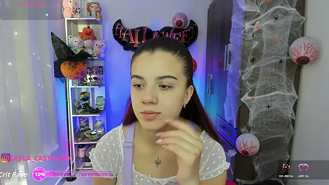 Snapshot of Layla_castilloo chatting on 10/22/25, 01:33 Layla castilloo online show from 10/22/25, 01:33