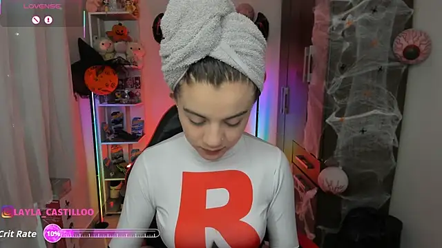 Snapshot of Layla_castilloo chatting on 10/31/25, 04:52 Layla castilloo online show from 10/31/25, 04:52