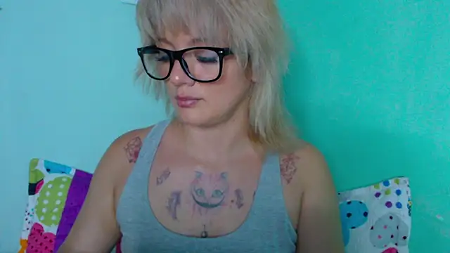 Snapshot of kitten_sweet chatting on 02/04/25, 11:06 kitten sweet online show from 02/04/25, 11:06