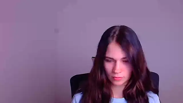 Snapshot of Loon_Amore chatting on 01/07/25, 11:03 Loon Amore online show from 01/07/25, 11:03