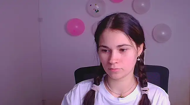 Snapshot of Loon_Amore chatting on 02/16/25, 08:00 Loon Amore online show from 02/16/25, 08:00