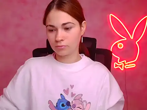 Snapshot of Loon_Amore chatting on 10/18/25, 05:10 Loon Amore online show from 10/18/25, 05:10