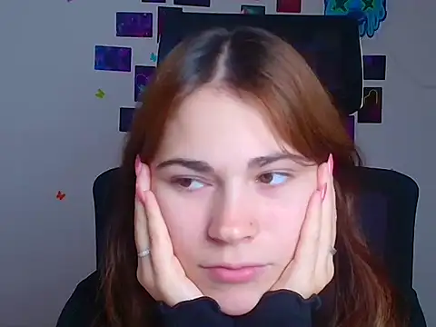 Snapshot of Loon_Amore chatting on 11/26/25, 06:47 Loon Amore online show from 11/26/25, 06:47