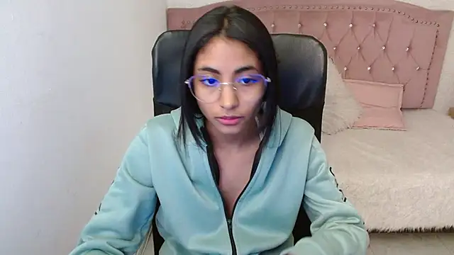 Snapshot of shaneelle chatting on 02/04/25, 09:28 shaneelle online show from 02/04/25, 09:28