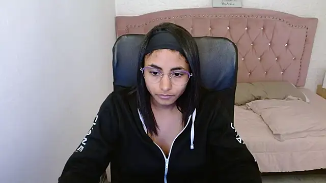 Snapshot of shaneelle chatting on 03/05/25, 09:27 shaneelle online show from 03/05/25, 09:27