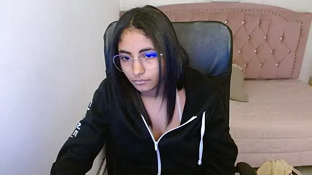 Snapshot of shaneelle chatting on 03/12/25, 09:12 shaneelle online show from 03/12/25, 09:12