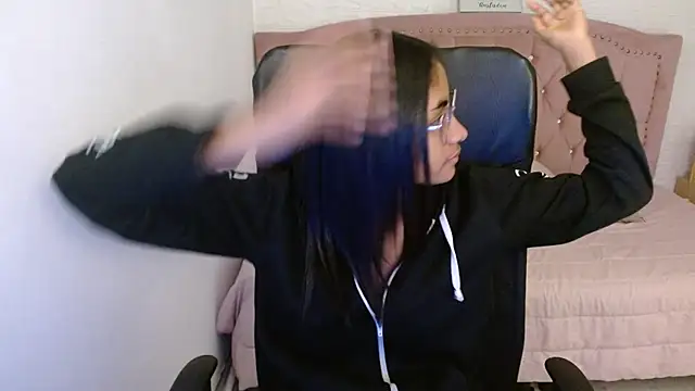 Snapshot of shaneelle chatting on 03/14/25, 09:24 shaneelle online show from 03/14/25, 09:24