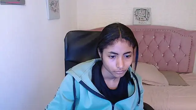 Snapshot of shaneelle chatting on 03/18/25, 03:09 shaneelle online show from 03/18/25, 03:09