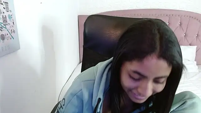 Snapshot of shaneelle chatting on 09/23/25, 03:09 shaneelle online show from 09/23/25, 03:09