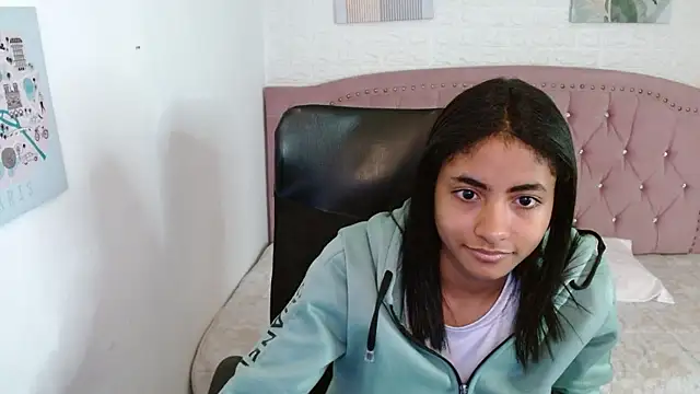 Snapshot of shaneelle chatting on 10/02/25, 03:02 shaneelle online show from 10/02/25, 03:02