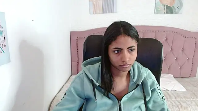 Snapshot of shaneelle chatting on 10/06/25, 03:26 shaneelle online show from 10/06/25, 03:26