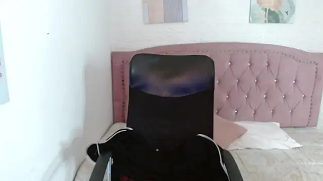 Snapshot of shaneelle chatting on 10/07/25, 03:47 shaneelle online show from 10/07/25, 03:47