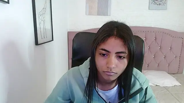 Snapshot of shaneelle chatting on 10/20/25, 03:18 shaneelle online show from 10/20/25, 03:18