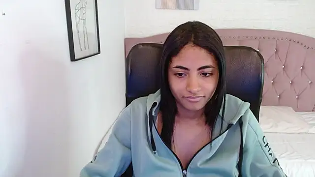 Snapshot of shaneelle chatting on 11/05/25, 03:06 shaneelle online show from 11/05/25, 03:06