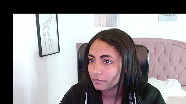 Snapshot of shaneelle chatting on 11/06/25, 03:18 shaneelle online show from 11/06/25, 03:18