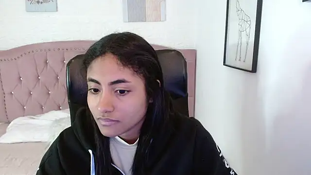 Snapshot of shaneelle chatting on 11/08/25, 03:07 shaneelle online show from 11/08/25, 03:07