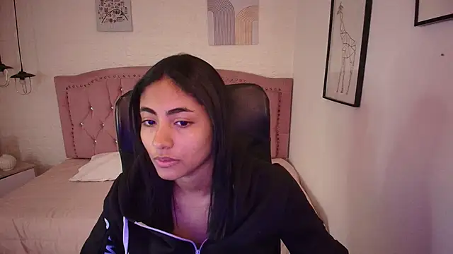 Snapshot of shaneelle chatting on 11/15/25, 03:04 shaneelle online show from 11/15/25, 03:04