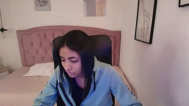 Snapshot of shaneelle chatting on 11/17/25, 03:12 shaneelle online show from 11/17/25, 03:12