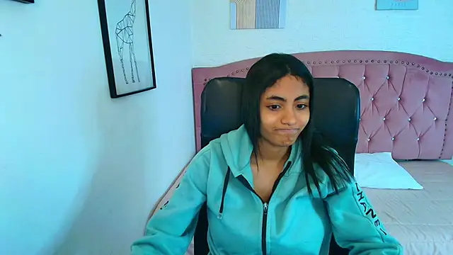 Snapshot of shaneelle chatting on 12/15/25, 03:11 shaneelle online show from 12/15/25, 03:11