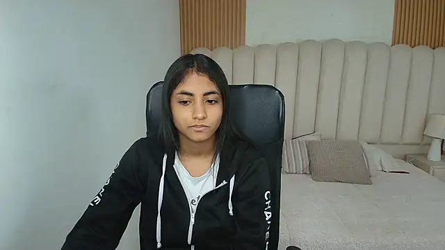 shaneelle online show from 04/13/26, 03:01