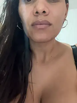 ambarsmith02 online show from 04/05/26, 09:56