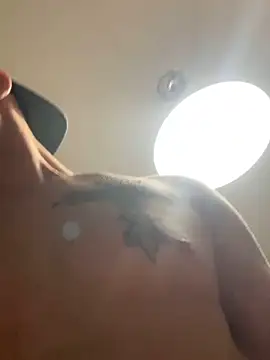 Snapshot of Camcam21 chatting on 02/03/25, 02:47 Camcam21 online show from 02/03/25, 02:47