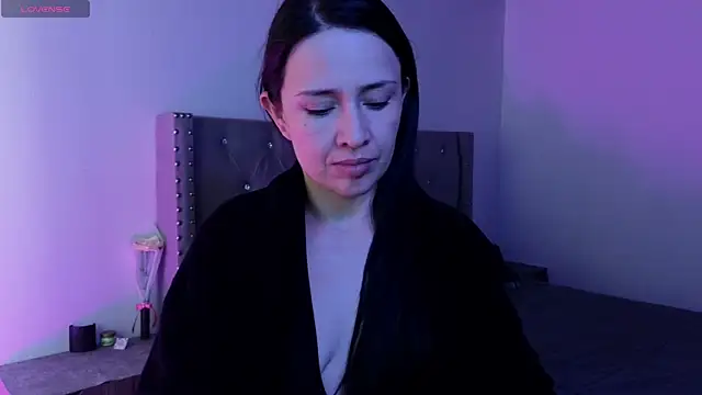 Snapshot of cristal_hilton_10 chatting on 11/28/25, 07:11 cristal hilton 10 online show from 11/28/25, 07:11