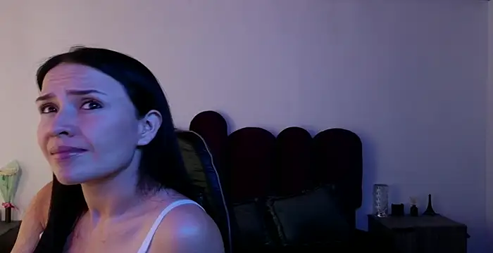 cristal hilton 10 online show from 02/10/26, 11:09