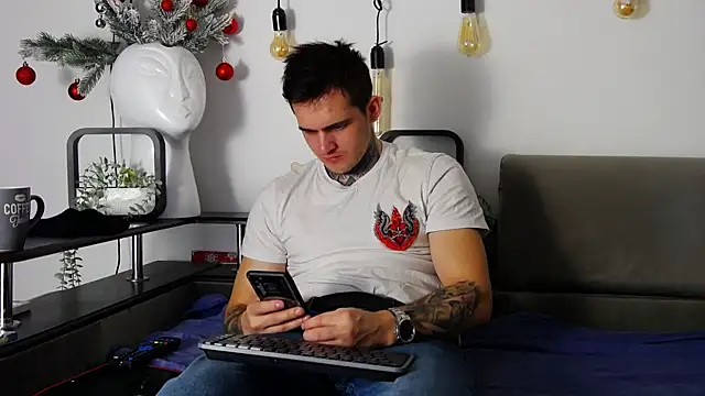 Snapshot of CarterCole chatting on 01/17/25, 07:41 CarterCole online show from 01/17/25, 07:41