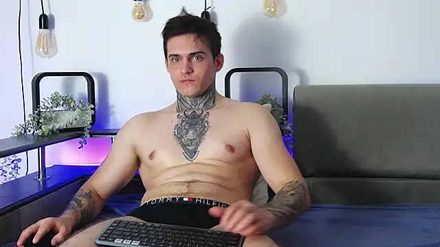 Snapshot of CarterCole chatting on 02/01/25, 04:44 CarterCole online show from 02/01/25, 04:44