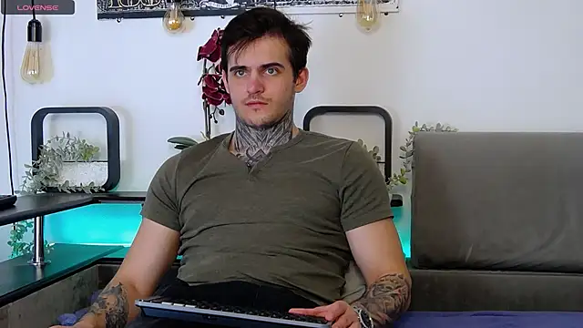 Snapshot of CarterCole chatting on 03/08/25, 11:37 CarterCole online show from 03/08/25, 11:37