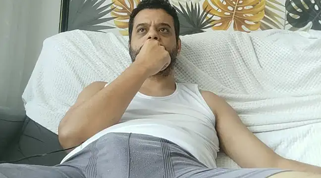 Snapshot of HornyBeachBoyBR chatting on 03/18/25, 02:37 HornyBeachBoyBR online show from 03/18/25, 02:37