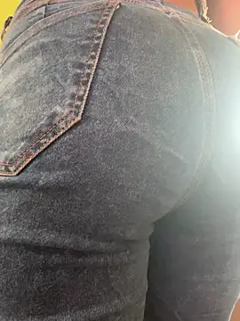 Snapshot of izanmiller2001 chatting on 09/22/25, 05:48 izanmiller2001 online show from 09/22/25, 05:48