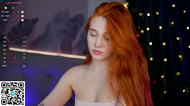 Snapshot of KleinGlif chatting on 12/28/24, 12:13 KleinGlif online show from 12/28/24, 12:13